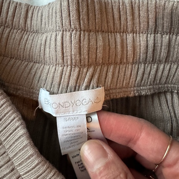 Beyond Yoga Well Traveled Set (Pants, Cardigan, Tank) - Picture 5 of 6